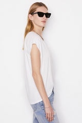 Frame Le Mid Rise V Neck Tee in Blanc