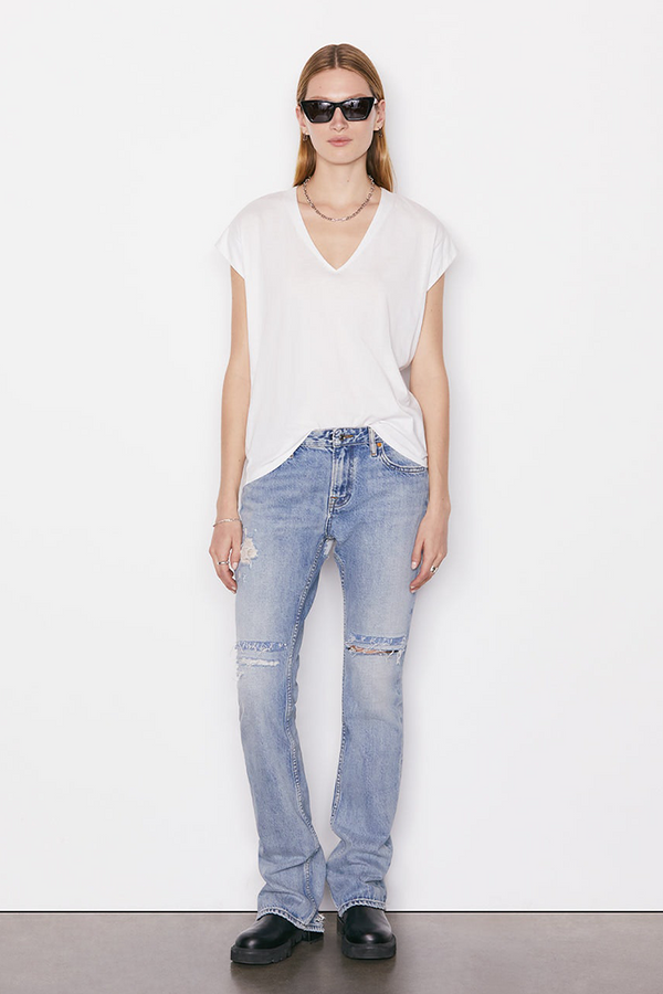 Frame Le Mid Rise V Neck Tee in Blanc